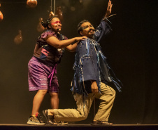 Musical Itan e Tal volta ao Guairinha no mês de maio pelo projeto Crianças no Teatro