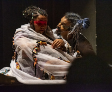 Musical Itan e Tal volta ao Guairinha no mês de maio pelo projeto Crianças no Teatro
