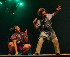 Musical Itan e Tal volta ao Guairinha no mês de maio pelo projeto Crianças no Teatro