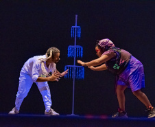 Musical Itan e Tal volta ao Guairinha no mês de maio pelo projeto Crianças no Teatro
