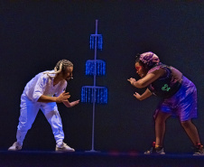 Musical Itan e Tal volta ao Guairinha no mês de maio pelo projeto Crianças no Teatro