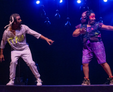Musical Itan e Tal volta ao Guairinha no mês de maio pelo projeto Crianças no Teatro