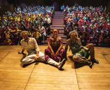 Musical Itan e Tal volta ao Guairinha no mês de maio pelo projeto Crianças no Teatro