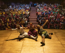 Musical Itan e Tal volta ao Guairinha no mês de maio pelo projeto Crianças no Teatro