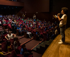 Musical Itan e Tal volta ao Guairinha no mês de maio pelo projeto Crianças no Teatro