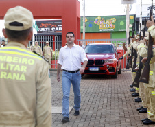 Com um investimento de R$ 8,5 milhões do Governo do Estado, foi inaugurada a nova sede do 1° Subgrupamento de Bombeiros Independente (SGBI) de Ivaiporã nesta quinta-feira (04), data que também marca o Dia Internacional do Bombeiro. O evento contou com a presença do governador Carlos Massa Ratinho Junior, que também anunciou a conclusão da nova Estação de Tratamento de Esgoto da Sanepar na cidade, além de uma série de novos investimentos que beneficiam toda a região do Vale do Ivaí.