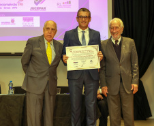 O governador em exercício Darci Piana  participa da premiação do III Ranking das 100 Maiores Sociedades Anônomas do Paraná.