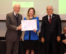 O governador em exercício Darci Piana  participa da premiação do III Ranking das 100 Maiores Sociedades Anônomas do Paraná.