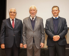 O governador em exercício Darci Piana  participa da premiação do III Ranking das 100 Maiores Sociedades Anônomas do Paraná.