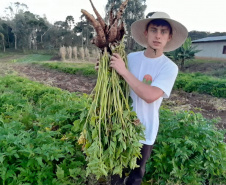 IDR-Paraná investe em projeto para manter o jovem no campo