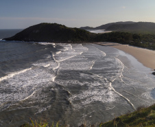 De acordo com levantamento da Diretoria de Patrimônio Natural do Instituto Água e Terra (IAT), 209.812 mil turistas passaram pelos complexos ambientais do Paraná nos primeiros quatro meses de 2023.