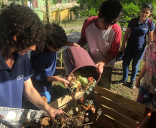 Portos do Paraná instala duas novas composteiras em escolas da Ilha do Mel