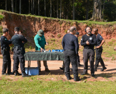 Policiais penais são capacitados para atuar como instrutores de técnicas não letais
