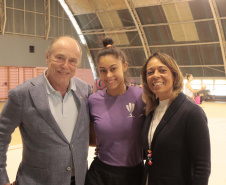 Flávia Arantes do Nascimento, que é uma das filhas de Pelé, visitou nesta sexta-feira (12) as obras de construção das pistas de skate anexas ao Ginásio do Tarumã, em Curitiba.