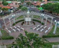 Desde que foi reformada, ampliada e entregue, em outubro do ano passado, a Praça Antônio Geraldo Mendes tornou-se ponto de encontro para os moradores de Leópolis, município de 4.145 habitantes no Norte do Paraná.