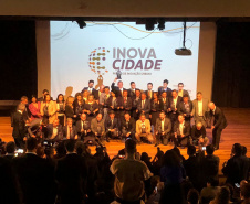 Municípios do Paraná recebem prêmio em congresso voltado para “cidades inteligentes”