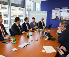 O governador Carlos Massa Ratinho Junior se reuniu nesta sexta-feira (12) com representantes do Banco Mundial nos Estados Unidos. O encontro marcou o encerramento da passagem da comitiva liderada por ele a Nova York e Washington. 