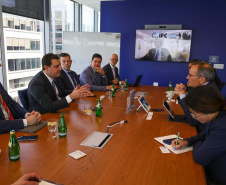 O governador Carlos Massa Ratinho Junior se reuniu nesta sexta-feira (12) com representantes do Banco Mundial nos Estados Unidos. O encontro marcou o encerramento da passagem da comitiva liderada por ele a Nova York e Washington. 