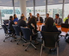O governador Carlos Massa Ratinho Junior se reuniu nesta sexta-feira (12) com representantes do Banco Mundial nos Estados Unidos. O encontro marcou o encerramento da passagem da comitiva liderada por ele a Nova York e Washington. 