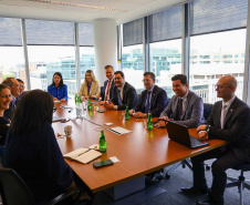 O governador Carlos Massa Ratinho Junior se reuniu nesta sexta-feira (12) com representantes do Banco Mundial nos Estados Unidos. O encontro marcou o encerramento da passagem da comitiva liderada por ele a Nova York e Washington. 