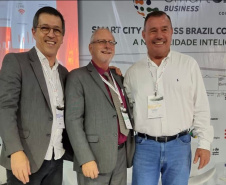 Municípios do Paraná recebem prêmio em congresso sobre cidades inteligentes