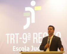 O governador Carlos Massa Ratinho Junior participou de um seminário sobre combate ao trabalho infantil nesta quarta-feira (31), em Foz do Iguaçu. 