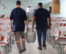 Governo compra 37 mil unidades de gás de cozinha para colégios da rede estadual