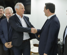 Governador Carlos Massa Ratinho Junior em reunião com a cooperativa Agrária.