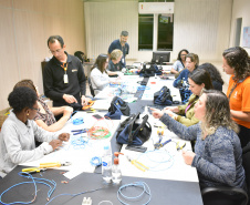 Mulheres aprendem noções de elétrica predial em curso gratuito em Londrina 