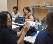 Mulheres aprendem noções de elétrica predial em curso gratuito em Londrina 
