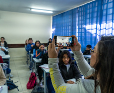 Inteligência artificial para registro de presença deve chegar até 2 mil escolas no Paraná