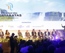 18ª edição, o Festival das Cataratas promoveu, na noite desta quarta-feira (31), no Hotel Recanto Cataratas, a solenidade de abertura do evento. Contou com a participação do governador do Paraná, Carlos Massa Ratinho Junior, Daniela Carneiro, ministra de Turismo do Brasil, e Sofía de Montiel de Afara, ministra do Turismo do Paraguai.