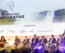 18ª edição, o Festival das Cataratas promoveu, na noite desta quarta-feira (31), no Hotel Recanto Cataratas, a solenidade de abertura do evento. Contou com a participação do governador do Paraná, Carlos Massa Ratinho Junior, Daniela Carneiro, ministra de Turismo do Brasil, e Sofía de Montiel de Afara, ministra do Turismo do Paraguai.