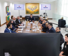 Governador Carlos Massa Ratinho Jr em reunião com a cooperativa Agrária.