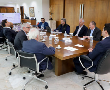 Governador Carlos Massa Ratinho Jr em reunião com a cooperativa Agrária.