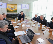 Governador Carlos Massa Ratinho Jr em reunião com a cooperativa Agrária.