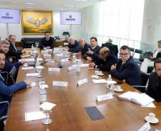 Governador Carlos Massa Ratinho Jr em reunião com a cooperativa Agrária.