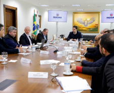 Governador Carlos Massa Ratinho Jr em reunião com a cooperativa Agrária.