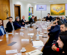 Governador Carlos Massa Ratinho Jr em reunião com a cooperativa Agrária.