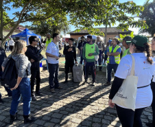 2º mutirão de limpeza de manguezais organizado pela Portos do Paraná retira quase 2,5 toneladas do entorno de Antonina