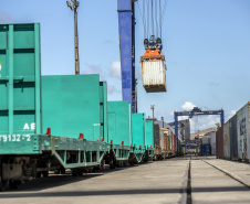  Aumenta o transporte de cargas pela ferrovia até o Porto de Paranaguá