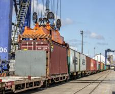  Aumenta o transporte de cargas pela ferrovia até o Porto de Paranaguá