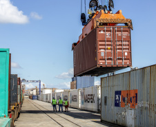  Aumenta o transporte de cargas pela ferrovia até o Porto de Paranaguá