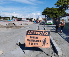 Com o avanço das obras da recuperação da Orla de Matinhos para pontos mais centrais da cidade, o Instituto Água e Terra (IAT) reforça o pedido para que moradores e turistas sigam atentos aos avisos de segurança, evitando acidentes.