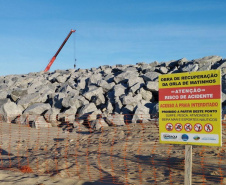 Com o avanço das obras da recuperação da Orla de Matinhos para pontos mais centrais da cidade, o Instituto Água e Terra (IAT) reforça o pedido para que moradores e turistas sigam atentos aos avisos de segurança, evitando acidentes.