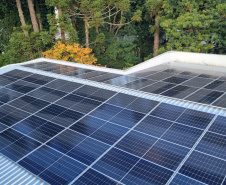 BRDE instala placas solares na agência de Curitiba em ação do Banco Verde