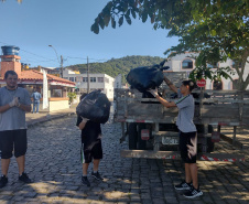  Alunos ajudaram a recolher mais de 2 toneladas de resíduos