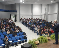 Secretário Norberto Ortigara e prefeito de Dois Vizinhos, Luiz Carlos Turatto, em evento sobre gripe aviária