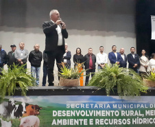 Secretário Norberto Ortigara e prefeito de Dois Vizinhos, Luiz Carlos Turatto, em evento sobre gripe aviária
