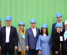 Lapa, 30 de junho de 2023 - O governador Carlos Massa Ratinho Jr., o vice-presidente Geraldo Alckimin e o presidemte do Grupo Potencial, Arnoldo Hammerschimidt lançam a pedra fundamental da esmagadora de soja para produção de biodiesel.